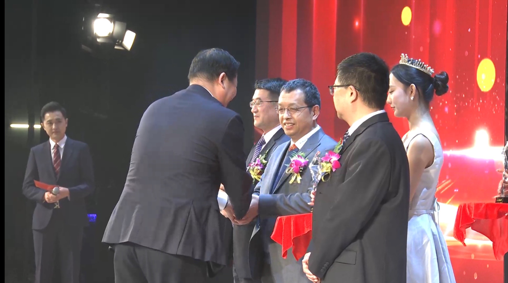 资讯 | 董事长徐云海荣获“2022创新淄博年度领秀人物”(图1) 资讯 | 董事长徐云海荣获“2022创新淄博年度领秀人物”(图1)